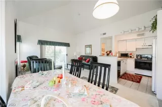 Photo #3: 2417618 Listing