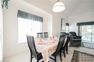 Photo #5: 2417618 Listing