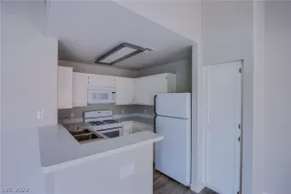 Photo #5: 2417624 Listing 