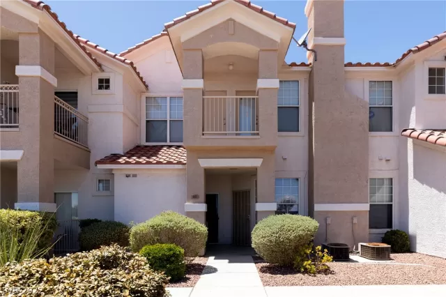 MLS: 2417655 Condo For Sale