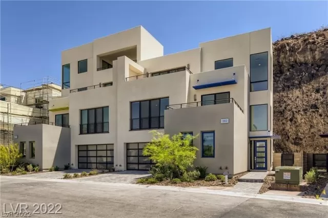 MLS: 2417660 Condo For Sale