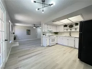 Photo #3: 2417663 Listing 