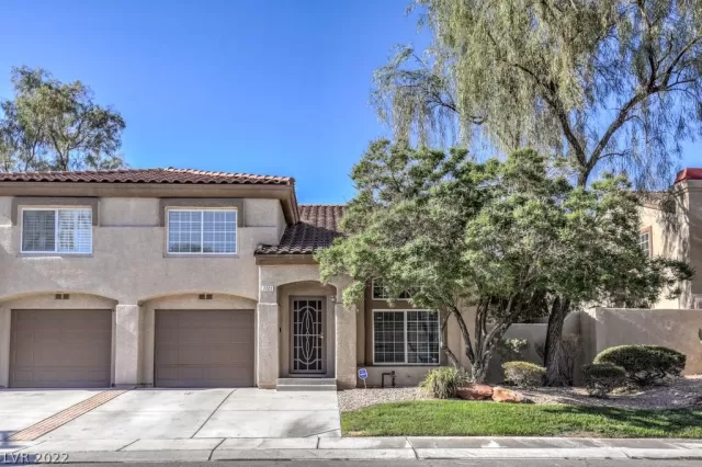 MLS: 2417673 Condo For Sale
