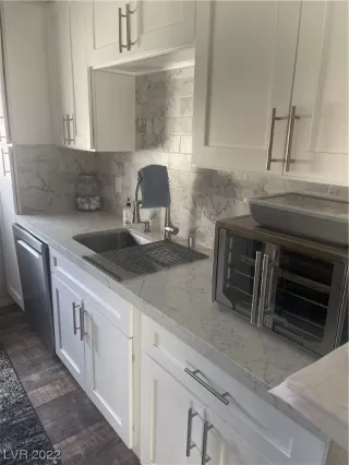 Photo #1: 2417695 Listing