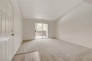 Photo #5: 2417736 Listing 