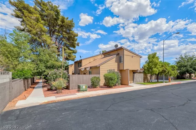 MLS: 2417738 Condo For Sale