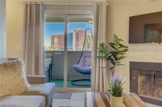 Photo #3: 2417743 Listing