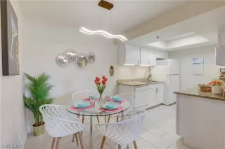 Photo #4: 2417743 Listing