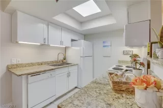 Photo #5: 2417743 Listing