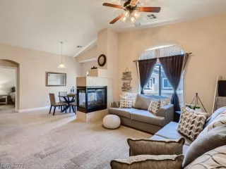 Photo #4: 2417759 Listing