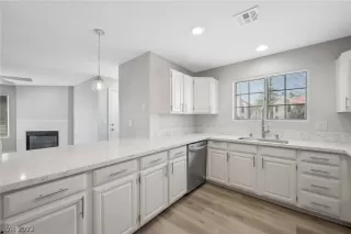 Photo #2: 2417762 Listing