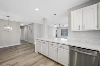 Photo #3: 2417762 Listing