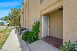 Photo #4: 2417762 Listing