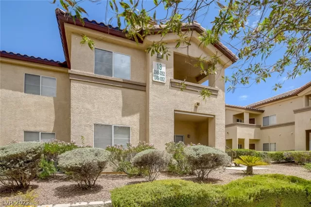 MLS: 2417788 Condo For Sale