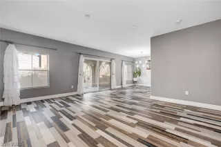 Photo #4: 2417816 Listing