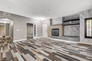 Photo #6: 2417816 Listing