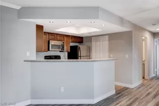 Photo #5: 2417857 Listing 