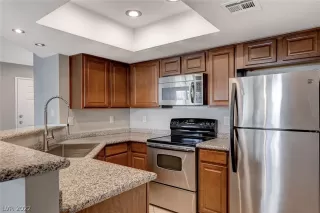 Photo #6: 2417857 Listing 