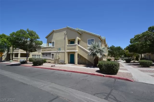 MLS: 2417862 Condo For Sale