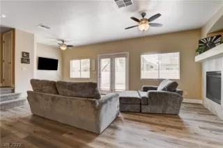 Photo #4: 2417867 Listing