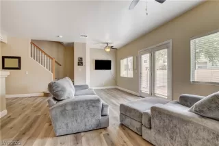 Photo #5: 2417867 Listing