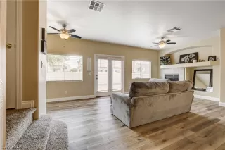 Photo #6: 2417867 Listing