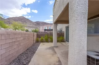 Photo #4: 2417909 Listing