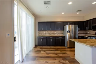 Photo #5: 2417909 Listing