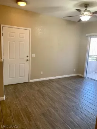 Photo #5: 2417917 Listing