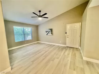 Photo #3: 2417957 Listing