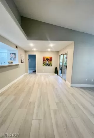 Photo #4: 2417957 Listing