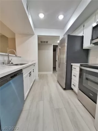 Photo #6: 2417957 Listing