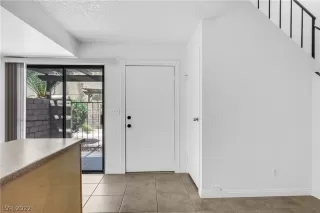 Photo #3: 2417966 Listing