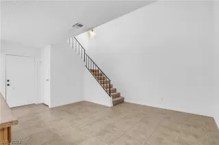 Photo #4: 2417966 Listing