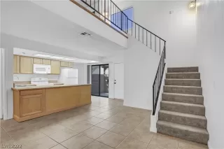 Photo #5: 2417966 Listing