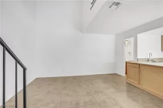 Photo #6: 2417966 Listing