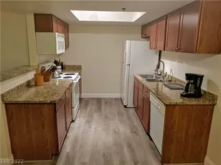 Photo #2: 2417970 Listing