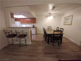 Photo #4: 2417970 Listing