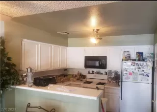 Photo #5: 2417971 Listing