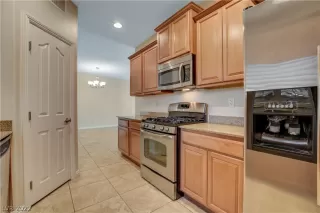 Photo #3: 2418012 Listing 