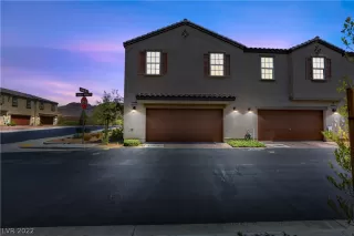 Photo #3: 2418016 Listing