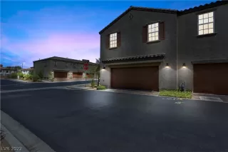 Photo #4: 2418016 Listing