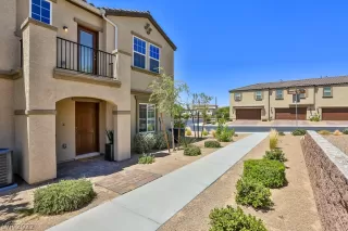 Photo #5: 2418016 Listing