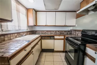 Photo #3: 2418019 Listing