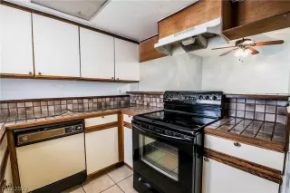 Photo #4: 2418019 Listing