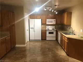 Photo #3: 2418072 Listing 