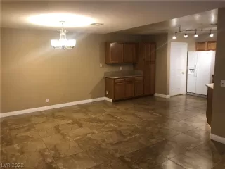 Photo #5: 2418072 Listing 