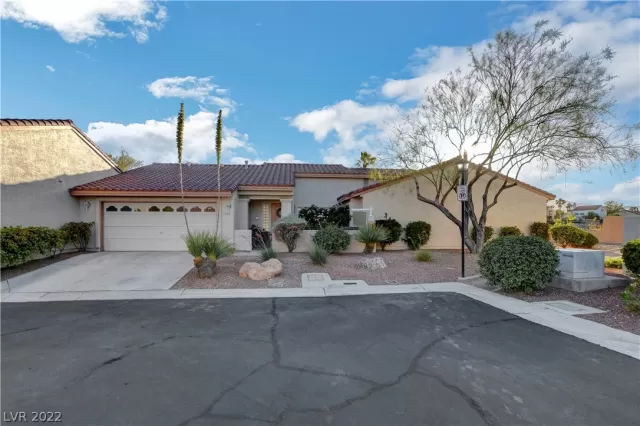 MLS: 2418092 Condo For Sale