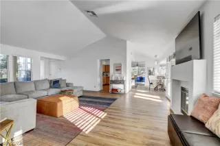 Photo #3: 2418092 Listing