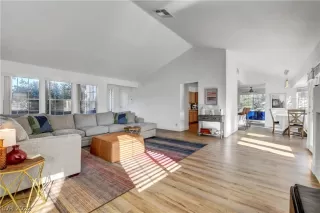 Photo #5: 2418092 Listing